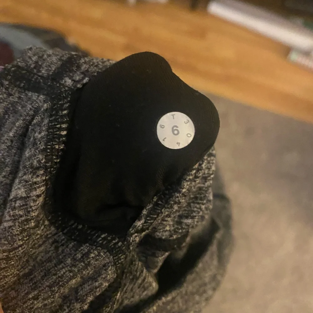 LuluLemon align heather grey leggings - Picture 2 of 3